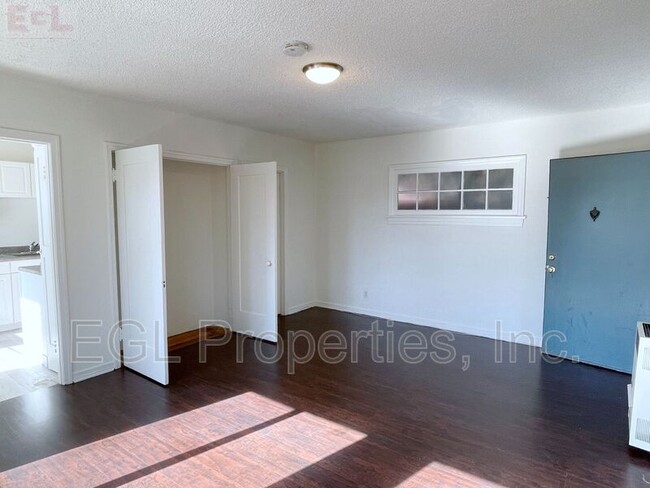Building Photo - 119 W Lomita Ave