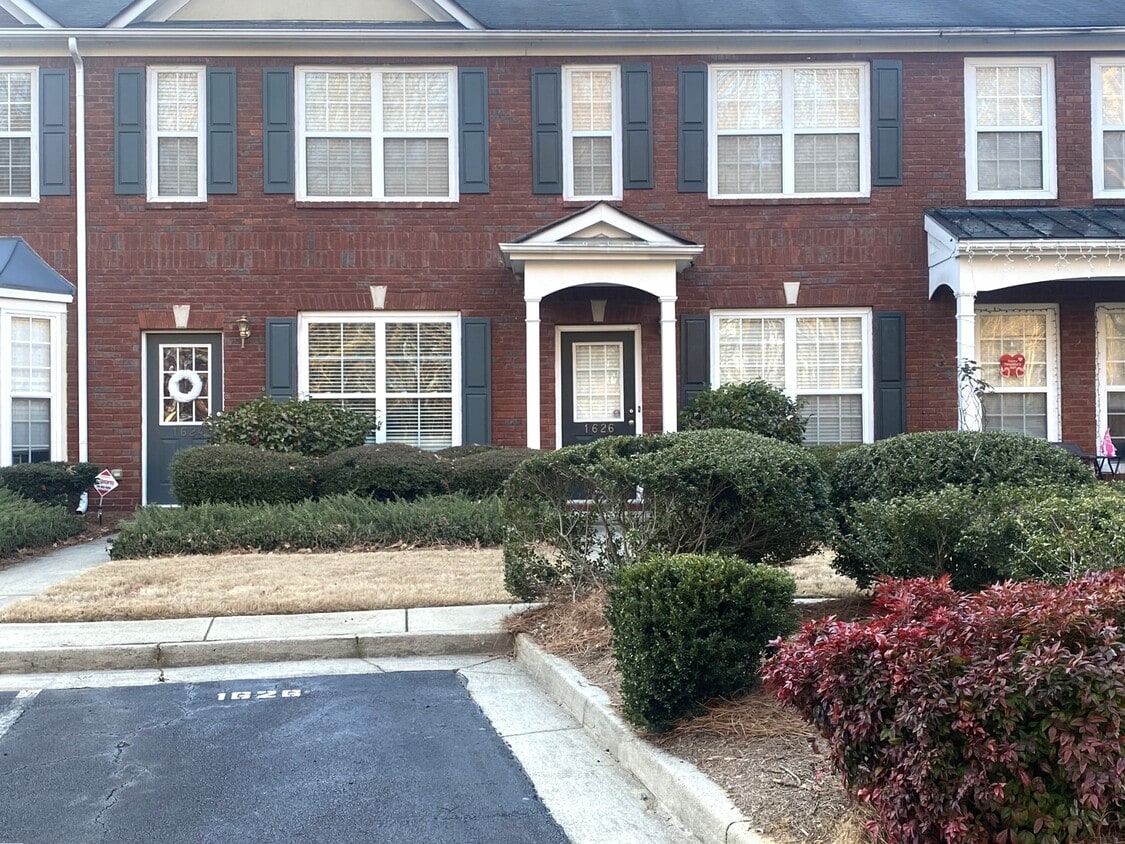 1626 Cove Creek Cir, Norcross, GA 30093 Townhome Rentals in Norcross