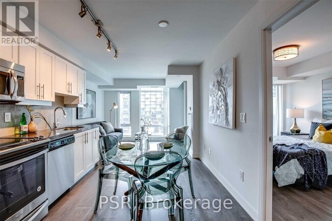 Building Photo - 525 Adelaide St W