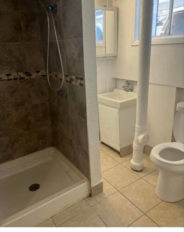 Building Photo - 1570 Newton St