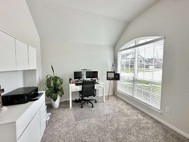 Photo - Charming 4-Bedroom Retreat with Granite Accents & Hardwood Elegance in Alvin! Apartment