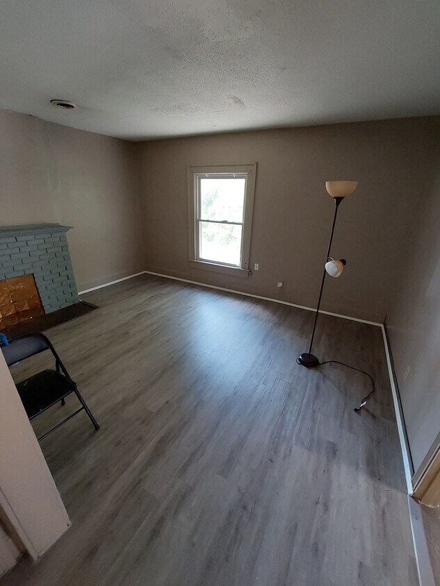 Large Living Room - 1242 S 5th St