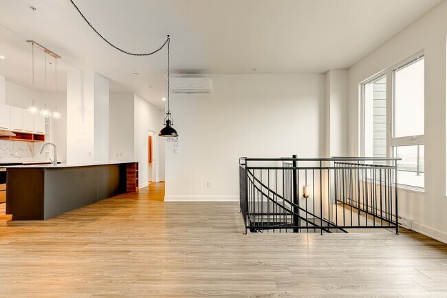 Building Photo - 9675 Av. Papineau