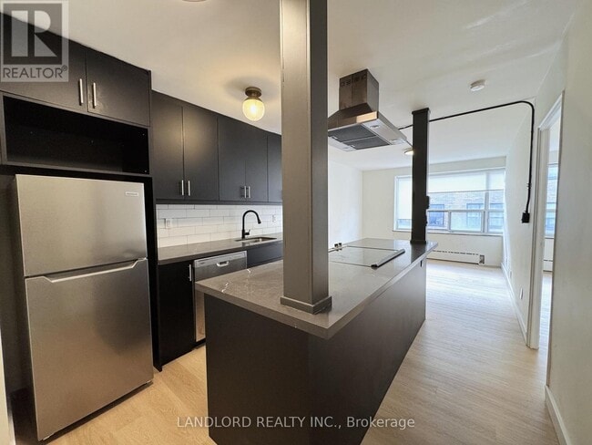 Photo du bâtiment - 408-420 EGLINTON Ave