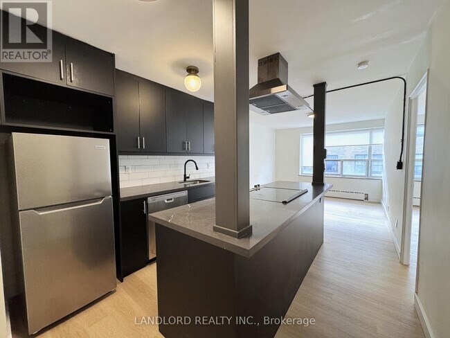 Photo du bâtiment - 420 Eglinton Ave E