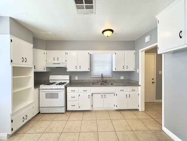 Foto del edificio - 3534 N Mountain View Ave