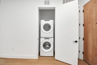 Building Photo - 2810 Riverby Rd