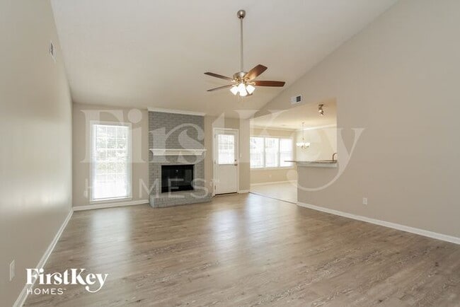 Foto del edificio - 13646 Annsdale Ln