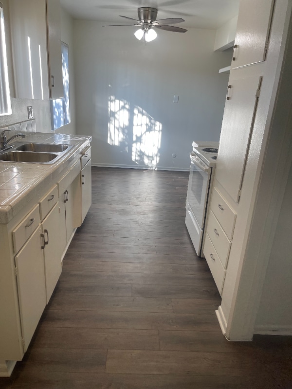 Building Photo - 2232 E Lenita Ln