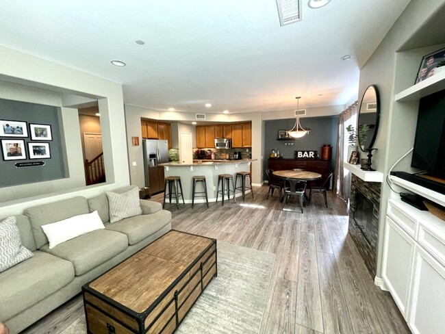 Building Photo - 4120 Paredo Way