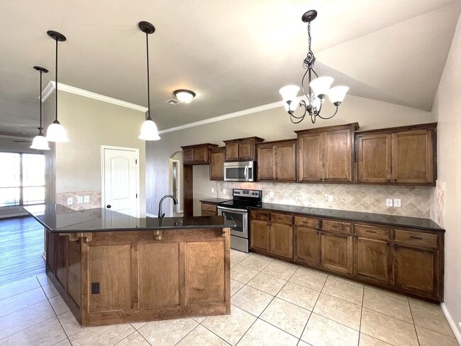 Building Photo - Ask about our End of Summer Move-in Specia...