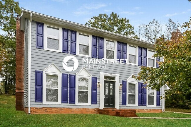 Foto del edificio - 4 Bedroom Pet-Friendly Home in Charlotte, NC with Main Street Renewal