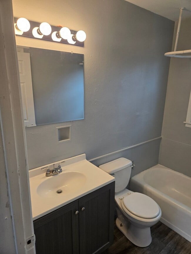 Building Photo - 1754 Newell St