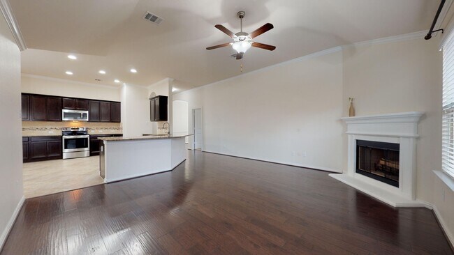 Building Photo - AMAZING 4 BEDROOM IN WHITE ROCK ESTATES FR...