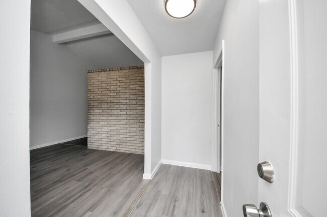 Building Photo - 4710 Lotus St