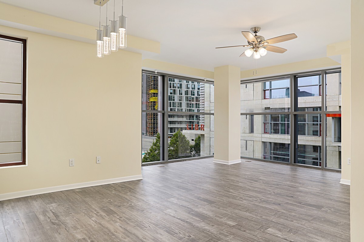 Foto principal - East Village 2 bedroom 2 bath condo in Met...