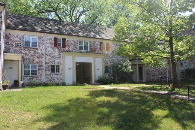 Classic federal design welcomes you home to modern amenities. - 1128 Valley Dr