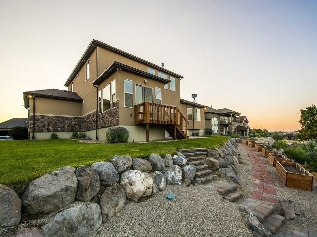 Building Photo - 10293 S Jordan Creek Dr