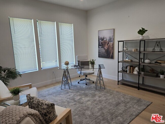 Foto del edificio - 5012 Enfield Ave