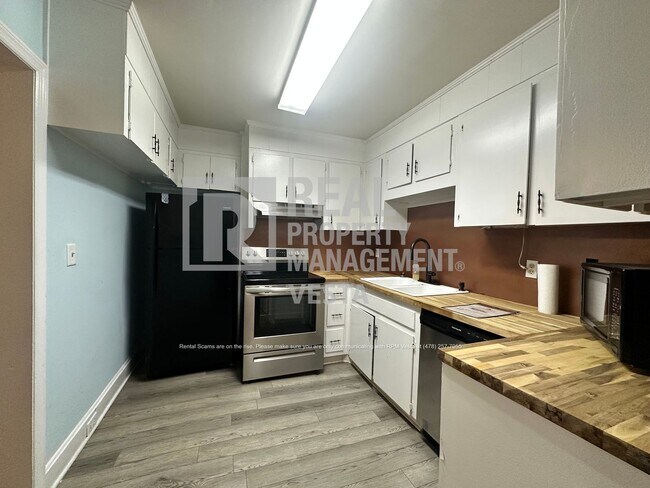 Foto del edificio - 346 E Main St