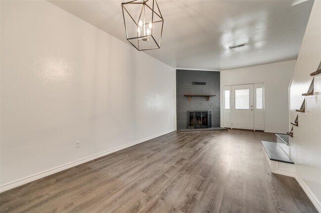 Building Photo - 637 Carriagehouse Ln