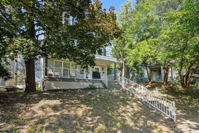 Foto del edificio - 2424 Lyndale Ave S