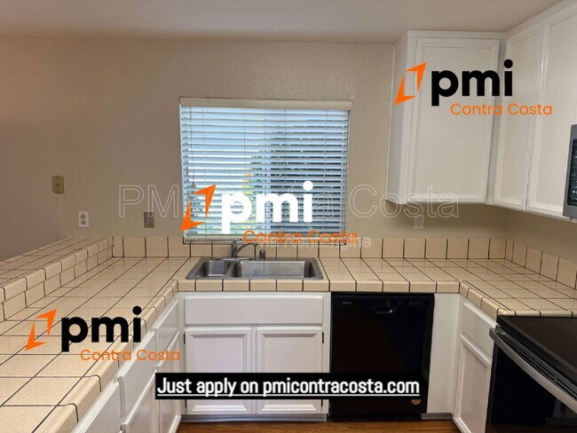 Foto del edificio - 974 Signal Ct