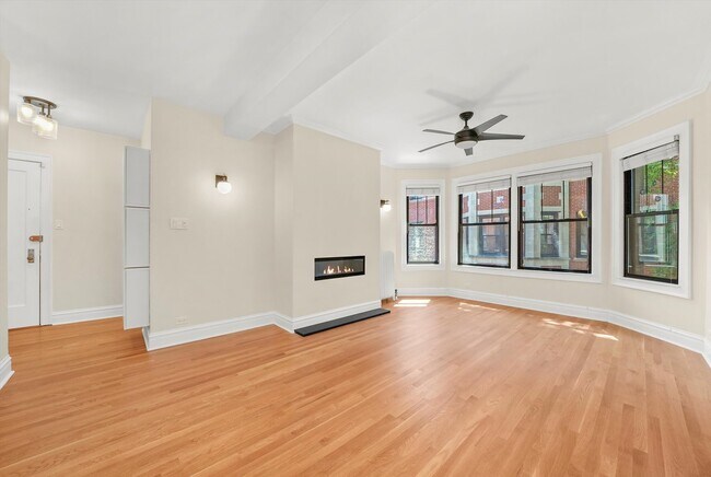 Foto del edificio - 7639 N Eastlake Terrace