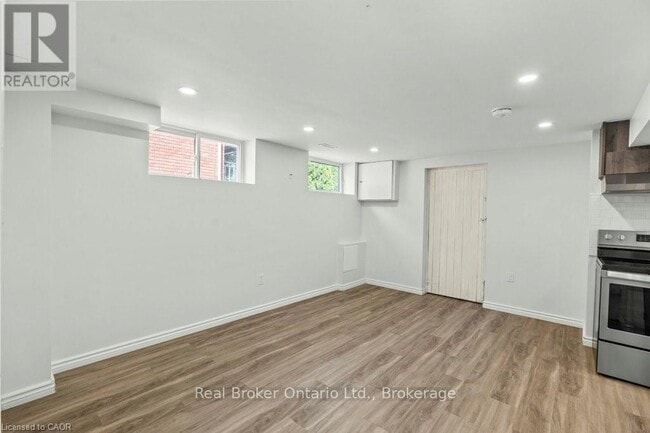 Photo du bâtiment - 326 E 19th St