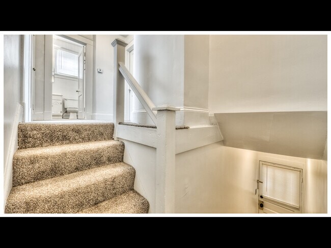 Building Photo - 4113 W Forest Park Ave