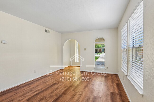 Foto del edificio - 6603 Cherryleaf St