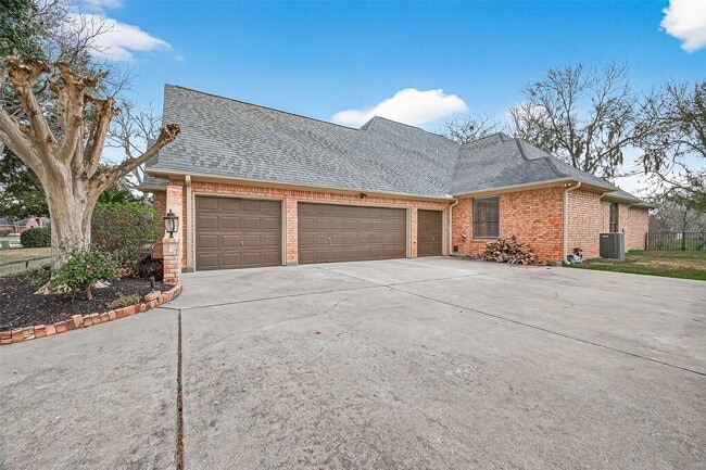 Building Photo - 4910 Waterbeck St