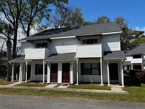 Building Photo - 209 Cedar St