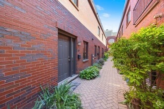 Building Photo - 1720 N Orchard St