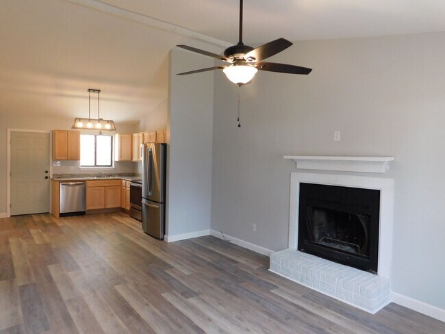 Foto del edificio - Fully Renovated Modern Duplex