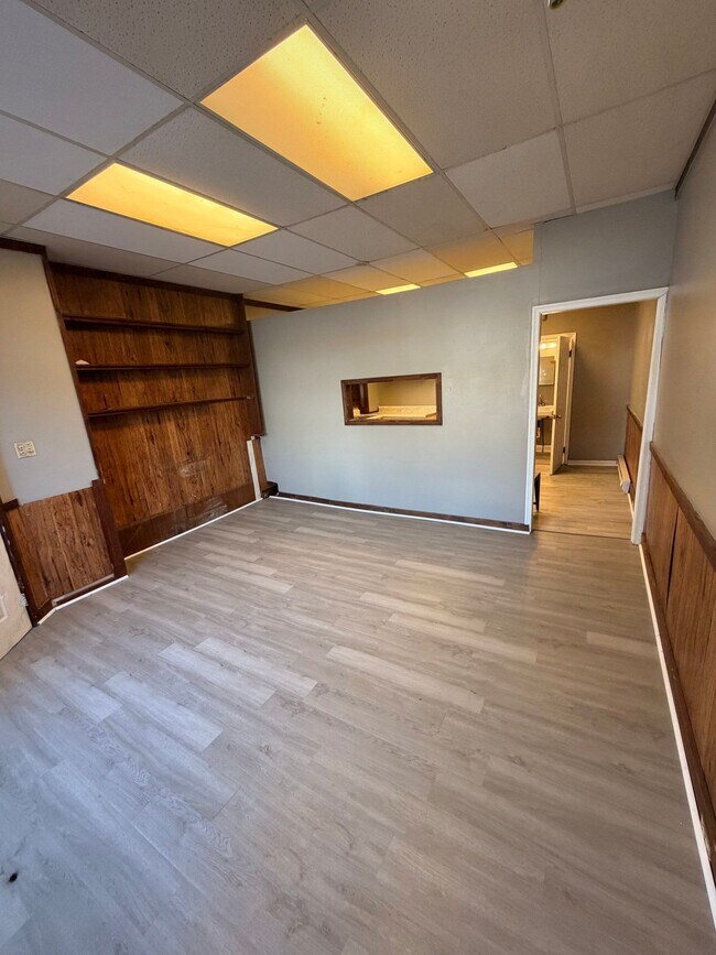 Building Photo - 600 N 12th St