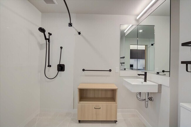 Interior Photo - 145 Leavenworth St