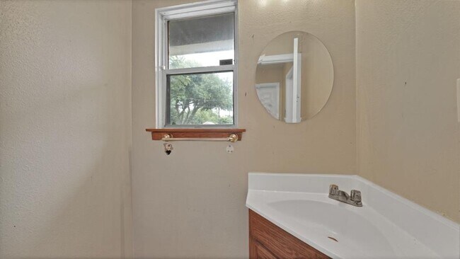 Building Photo - 9953 Mango St