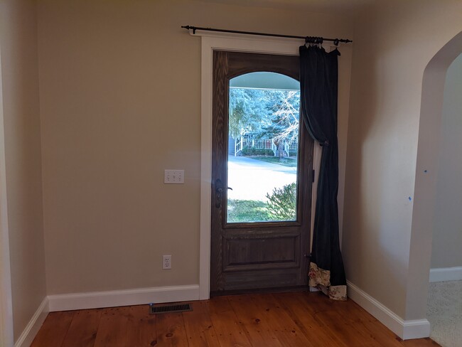 Building Photo - 1359 Wald Dr