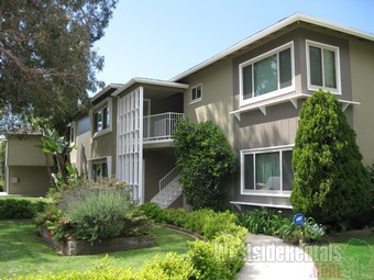 Building Photo - 691 N Las Casas Ave