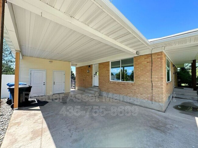 Building Photo - 165 N 400 E