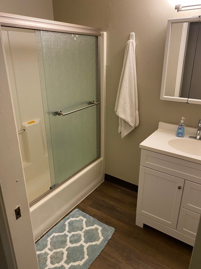 Bath - 1117 SW 26th St
