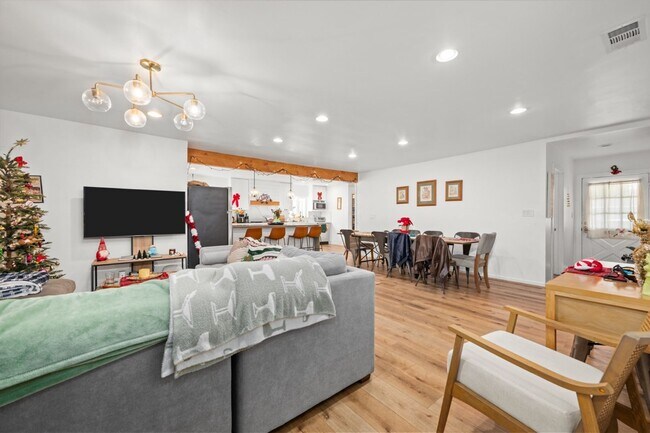 Foto del edificio - Semi furnished!