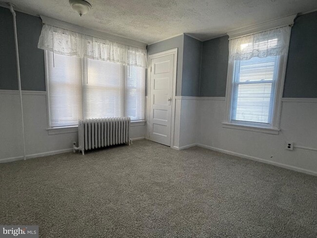 Foto del edificio - 6732 Maple Ave