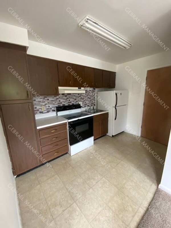 Building Photo - 520 S Andre St