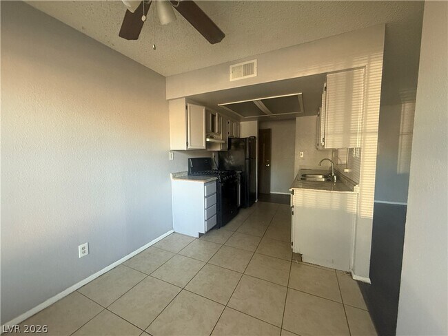 Building Photo - 2853 Wheelwright Dr