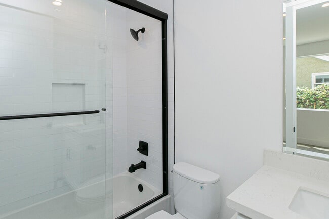 Building Photo - 10851 1/2 Otsego St