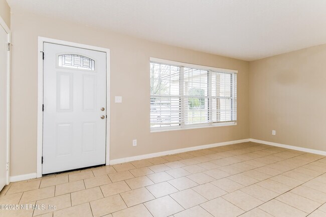 Foto del edificio - 1146 Busac Ave