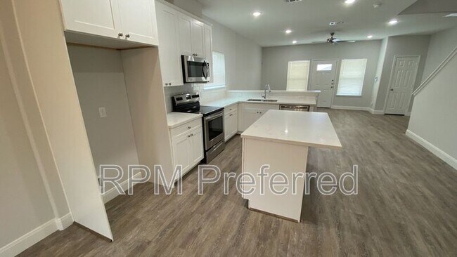 Building Photo - 5225 E Houston Rd