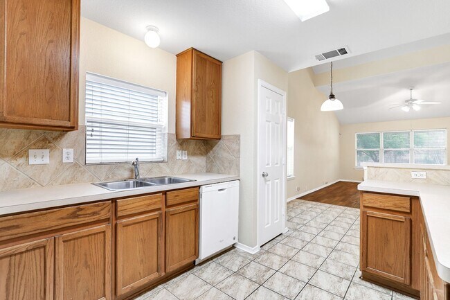 Foto del edificio - ***APPLICATION CURRENTLY UNDER REVIEW***Tw...